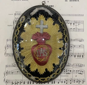 Relicario francés antiguo grande / ex voto Sagrado Corazón bajo vidrio abovedado c1880 - Imagen 1 de 6
