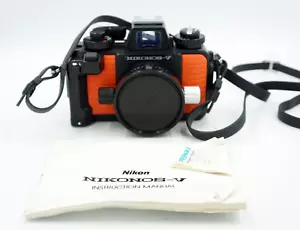 Nikon Nikonos V fotocamera pellicola subacquea arancione con cinturino obiettivo 35 mm f/2,5 ecc #826 - Foto 1 di 6
