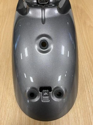 Para-lama traseiro Triumph Thruxton R peça prata gelo # T2304679-MP - Imagem 1 de 4