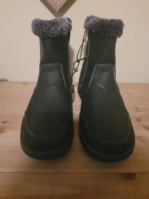 Botas para mujer Khombu para todo clima talla 8 ribete de piel sintética Foto 1 de 4