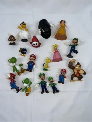 Lot of 17 Nintendo PVC Figures Mario Luigi Peach Yoshi Luigi Donkey Kong etc - Image 1 of 4