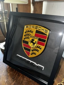 Porsche Stuttgart Logo 3D gedruckt Abzeichen - 25cm x 25cm quadratisch Wandaufsteller - Bild 1 von 4