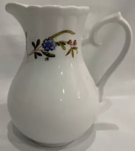 Mini jarra de porcelana crema BIA Cordon Bleu "THE FRIEDA COLLECTION" - USADA EN EXCELENTE ESTADO - Imagen 1 de 6