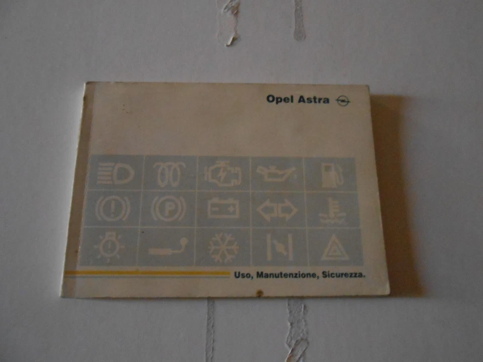 OPEL ASTRA LIBRETTO USO-MANUTENZIONE-SICUREZZA 1977 - Immagine 1 di 1