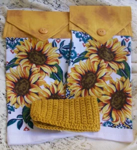 PAIR OF HAND MADE HANGING TOWELS WITH SUNFLOWERS AND GOLD TOPPER DISH SCRUBBER - Picture 1 of 3
