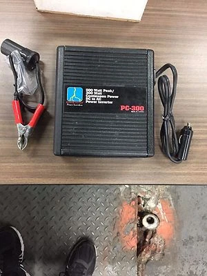 Inversor de alimentación universal continuo de CC/AC por: Power-To-Go Foto 1 de 3