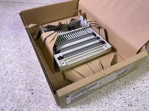 Schneider Automation TSX Momentum 170ADI35000 I/O Base 100025 - Picture 1 of 3