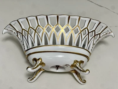 Cuenco canasta vintage Andrea by Sadek de 10" de porcelana dorada reticulado con patas ovaladas Foto 1 de 4