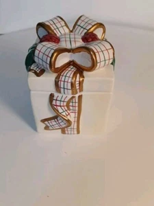 Avon Vintage Decorative Christmas Gift Box - Picture 1 of 8