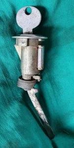  GENUINE FORD XW XY XA XB XC XD XE XF BOOT LOCK & KEY . - Picture 1 of 1