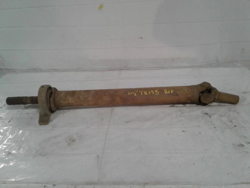 Rear Drive Shaft 2WD 131.5" Wb 2 Piece Fits 78-87 CHEVROLET 10 PICKUP 1515461 Foto 1 de 4