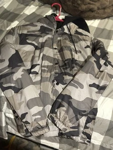 Hollister Men’s Camo Hooded Jacket – Size Small – Brand New with Tags - Picture 1 of 2
