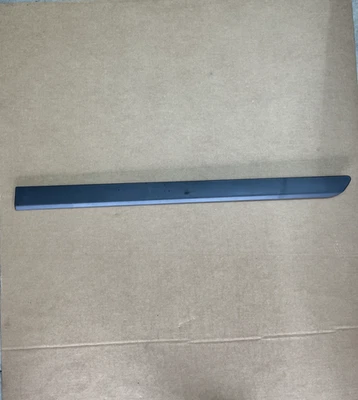 Cubierta moldura puerta delantera izquierda Kia Soul 2010-2013 87711-2K000 OEM Foto 1 de 4