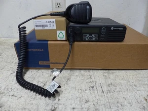 Motorola MOTOTRBO XPR4550 UHF 403-470 MHz (AAM27QNH9LA1AN) + RMN5052A - Picture 1 of 13
