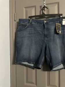 Womens Lee 8” Bermuda Deep  Blue Shorts New - Picture 1 of 12