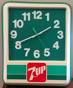 Reloj de Pared Colgante 7Up Coleccionistas Vintage Funciona con Pilas Bar Reloj Soda - Imagen 1 de 8