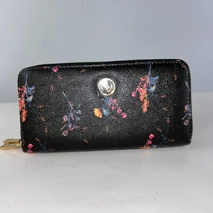 Cartera Adrienne Vittadini imitación cuero negra floral dorada cremallera alrededor, - Imagen 1 de 9