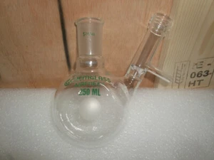 Chemglass AF-0529-04 250mL Flask, Reaction, 24/40 Outer Joint, 0-8mm Valve, Airf - Picture 1 of 3