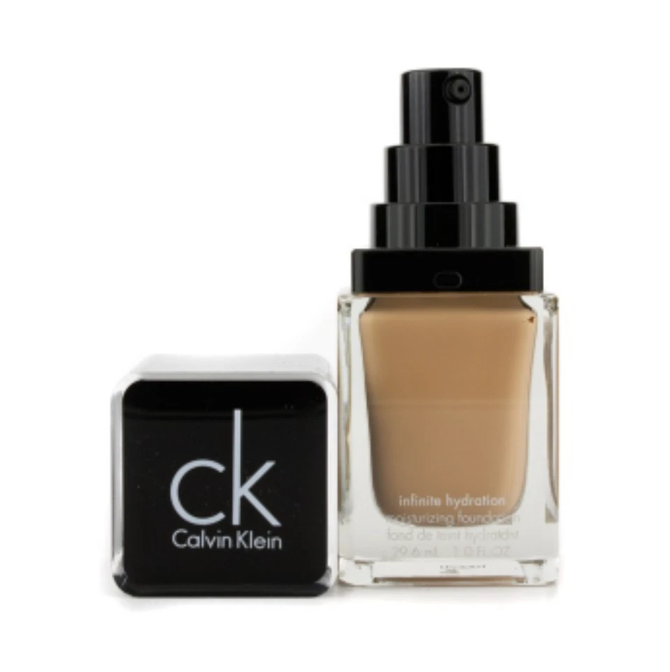 Матовая безмасляная основа под макияж Calvin Klein Infinite 202 Tawny 29,6 мл - Изображение 1 из 1