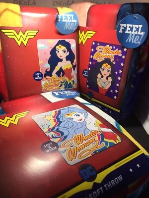 Чудо-женщина плюшевый плед «Фиолетовые звезды» «Правда, любовь, сила» и «Jet Setter» - Изображение 1 из 4