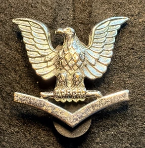 US NAVY PETTY OFFICER 3RD CLASS CAP BADGE DOUBLE PIN SIGNS OF PITTING - Picture 1 of 3