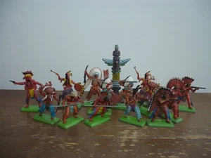 BRITAINS DEETAIL 14 ASSORTED INDIANS & TOTEM POLE TOY SOLDIERS - Picture 1 of 7