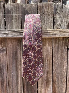Giorgio Armani 90s Vintage Necktie Made in Italy - Burgundy & Gold Abstract Silk - Picture 1 of 4