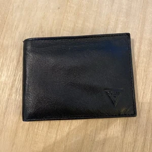 GUESS Herren-Geldbörse aus Leder mit Doppelfaltung schwarz weiches Logo - Bild 1 von 9