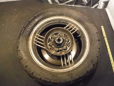 Llanta trasera Yamaha Venture Royale XVZ1200 XVZ 1200 1983 83  Foto 1 de 4