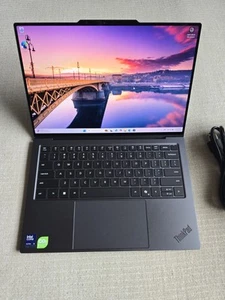 Lenovo ThinkPad X9-14 G1 14" 2.8K OLED 120 Hz Táctil, Core Ultra 5 238V, 32GB RAM - Imagen 1 de 17