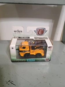 M2 Machines 1966 Dodge L600 Tow Truck  R44 1:64 Auto-Trucks - Picture 1 of 2
