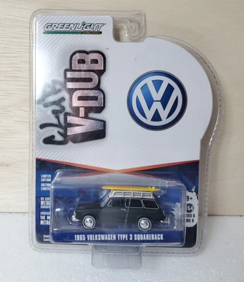 Volkswagen Tipo 3 Squareback Club V-DUB 1965 Greenlight con tabla de surf en la azotea Foto 1 de 4