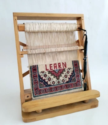 Alfombra tapiz telar tejido mesa lana “aprende” diseño de hilo artístico inspirador Foto 1 de 4