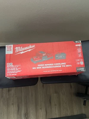 Milwaukee 48-59-1861 M18 18V Dual Bay Super Charger Starter Kit - Image 1 of 4