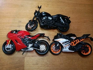 Lot Of 3 Maisto 1/18 2021 KTM RC  Motorcycle Model Bikes Harley Ducati - Picture 1 of 15