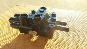 John Deere LVA18421 Control Valve Tractor 3033R 3038R 3039R 3045R 3320 3520 4120 - Picture 1 of 8