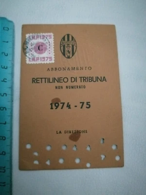 JUVENTUS CALCIO JUVE TESSERA TRIBUNA CAMPIONATO 1974-75 CON BOLLINO - RARA - Immagine 1 di 2