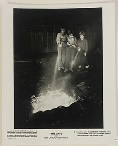 1987 THE GATE Original B&W Production Photo The Boys Open The Gate Stephen Dorff - Picture 1 of 1