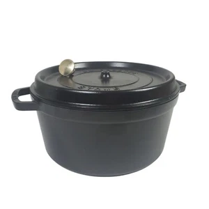 STAUB Gusseisen Dutch Oven 7 Quart runde Cocotte, schwarz matt, 1102825 LESEN - Bild 1 von 8