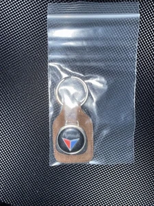 VINTAGE 1970s PLYMOUTH CAR Leather Key Chain Ring Fob - Bild 1 von 1