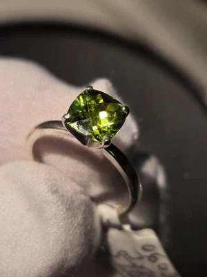 2.94CT CUSHION CHECKERBOARD CUT NATURAL GREEN PERIDOT STERLING SILVER RING!!! - Image 1 of 4