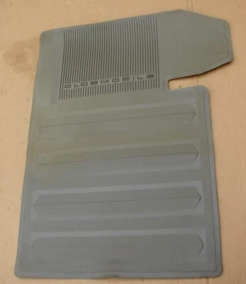 1966 OLDSMOBILE & CUTLASS ORIGINAL GRAY DRIVERS RUBBER FLOORMAT 397901 — 第 1/4 张图片
