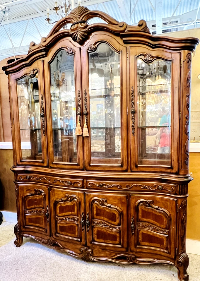 AICO by Michael Amini Tresor china cabinet - Image 1 of 4