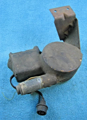 20 世纪 60 年代末 20 世纪 70 年代早期功率天线电机带安装支架零件或恢复 — 第 1/4 张图片