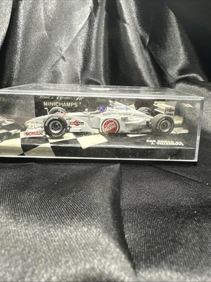 Minichamps PMA 1:43 BAR Honda 02 F1 J.Villeneuve #22 Case USA - Image 1 of 4