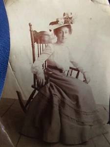 4 PHOTOS COLLECTION MT CARROLL ILLINOIS ESTATE YOUNG WOMEN ROCKING CHAIR BURRO - Picture 1 of 7
