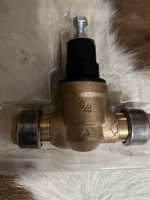 Cash AcME  3/4 Pressure Regulating Valve - Image 1 of 3