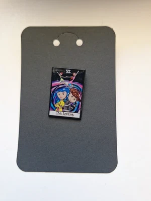 Coraline - Personaje: Carta del Tarot Muerte: Otra Madre, 3 Niños Fantasma Pin Esmaltado Foto 1 de 3