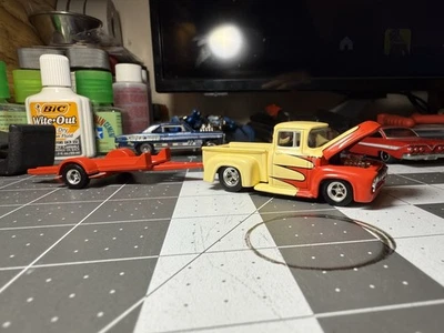 Camión y remolque Ford Hot Wheels 100 % 56 Foto 1 de 4