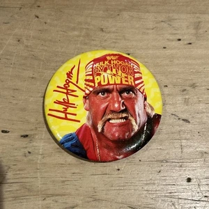 Vintage 1991 Hulk Hogan WWE/WWF TITAN SPORTS BADGE Vintage Wrestling - Foto 1 di 3